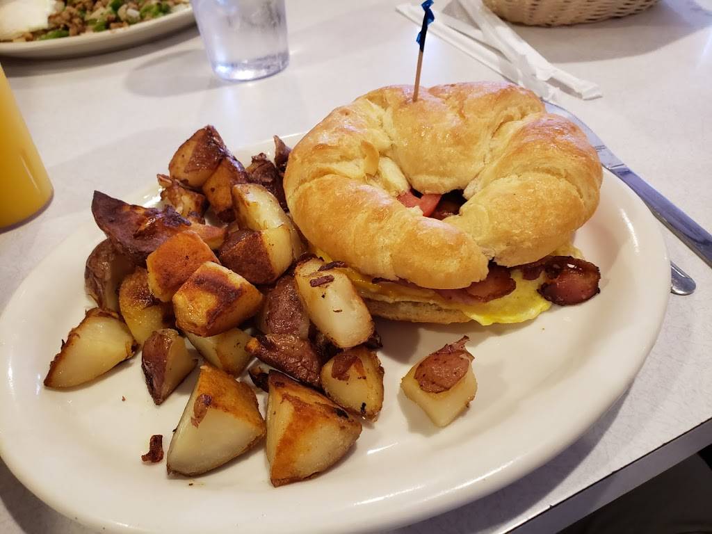 Nickis Omelette & Grill | restaurant | 6805 W Hillsborough Ave, Tampa, FL 33634, USA | 8138843447 OR +1 813-884-3447