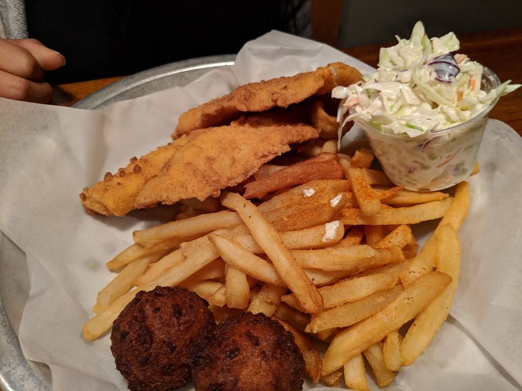 Low Country Fish Camp | restaurant | 903 Central Ave, Summerville, SC 29483, USA | 8432858558 OR +1 843-285-8558