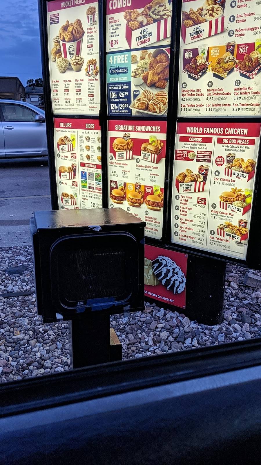 KFC | restaurant | 2943 18th Ave, Rock Island, IL 61201, USA | 3097884501 OR +1 309-788-4501