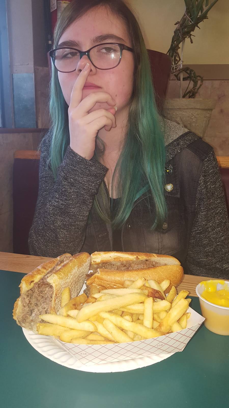 III Illianos Pizza | restaurant | 24 E Ridge Pike, Conshohocken, PA 19428, USA | 6103970272 OR +1 610-397-0272