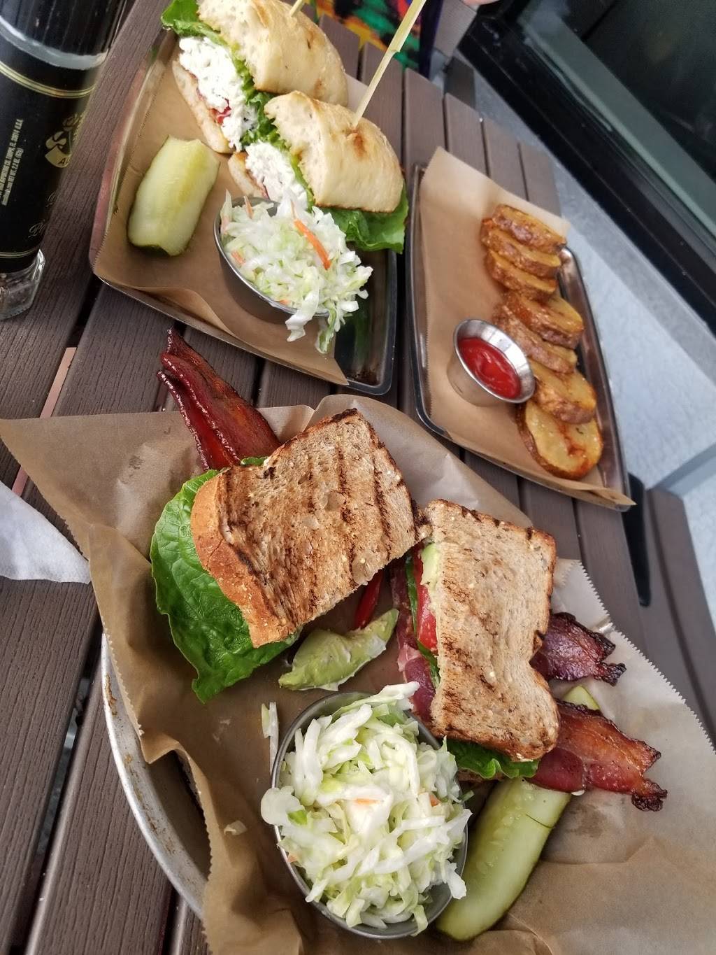 Captain & Krewe Seafood Market & Raw Bar | restaurant | 629 8th St S, Naples, FL 34102, USA | 2392631976 OR +1 239-263-1976