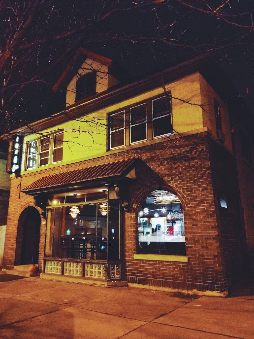 Tusk | restaurant | 5513 W North Ave, Milwaukee, WI 53208, USA | 4147632095 OR +1 414-763-2095