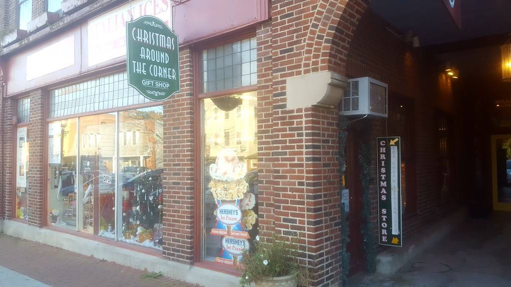 Christmas Around the Corner | restaurant | 139 Main St, Cooperstown, NY 13326, USA | 6075475146 OR +1 607-547-5146