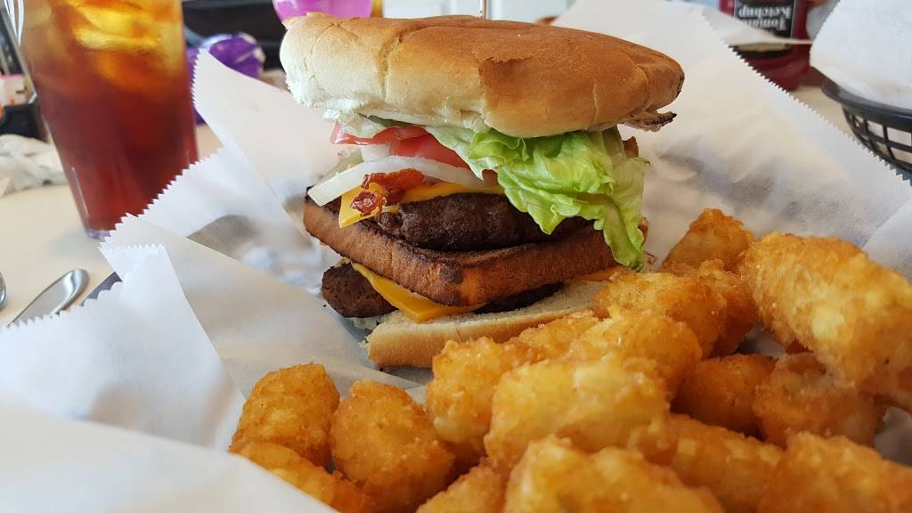 Dixie Freeze | restaurant | 200 Elm Ave, South Pittsburg, TN 37380, USA | 4238376423 OR +1 423-837-6423