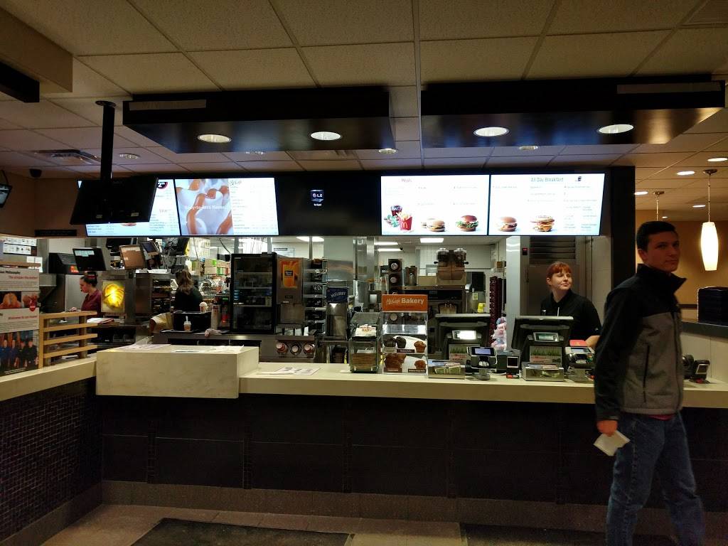 McDonalds | cafe | 105 Morrisville Plaza, Morrisville, VT 05661, USA | 8028884110 OR +1 802-888-4110