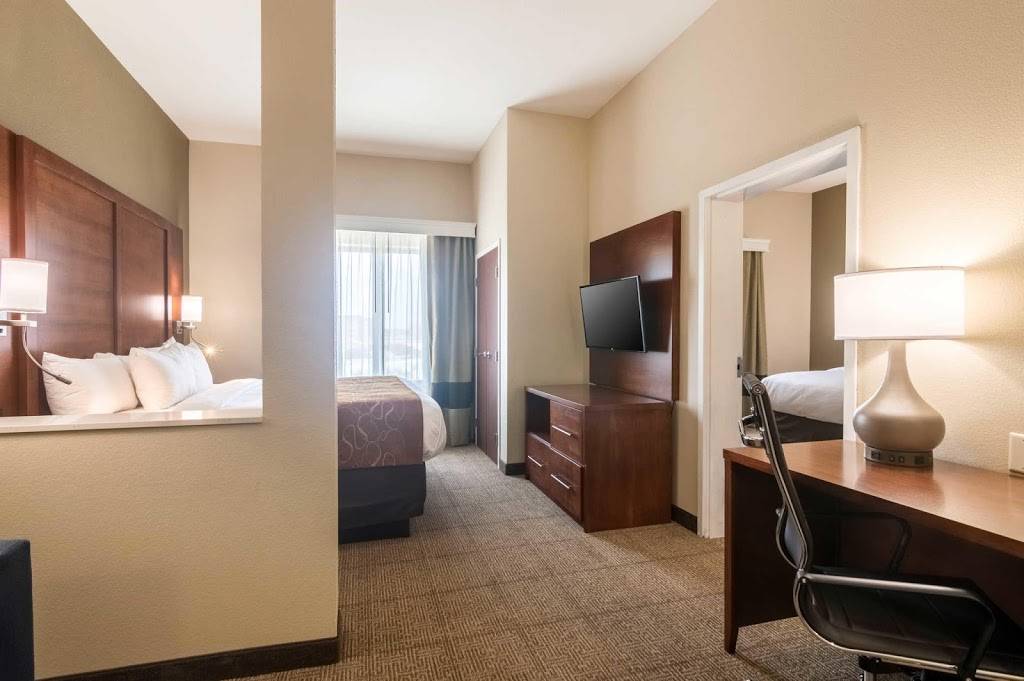 Comfort Suites Airport on Meridian | restaurant | 1100 S Meridian Ave, Oklahoma City, OK 73108, USA | 4058967583 OR +1 405-896-7583