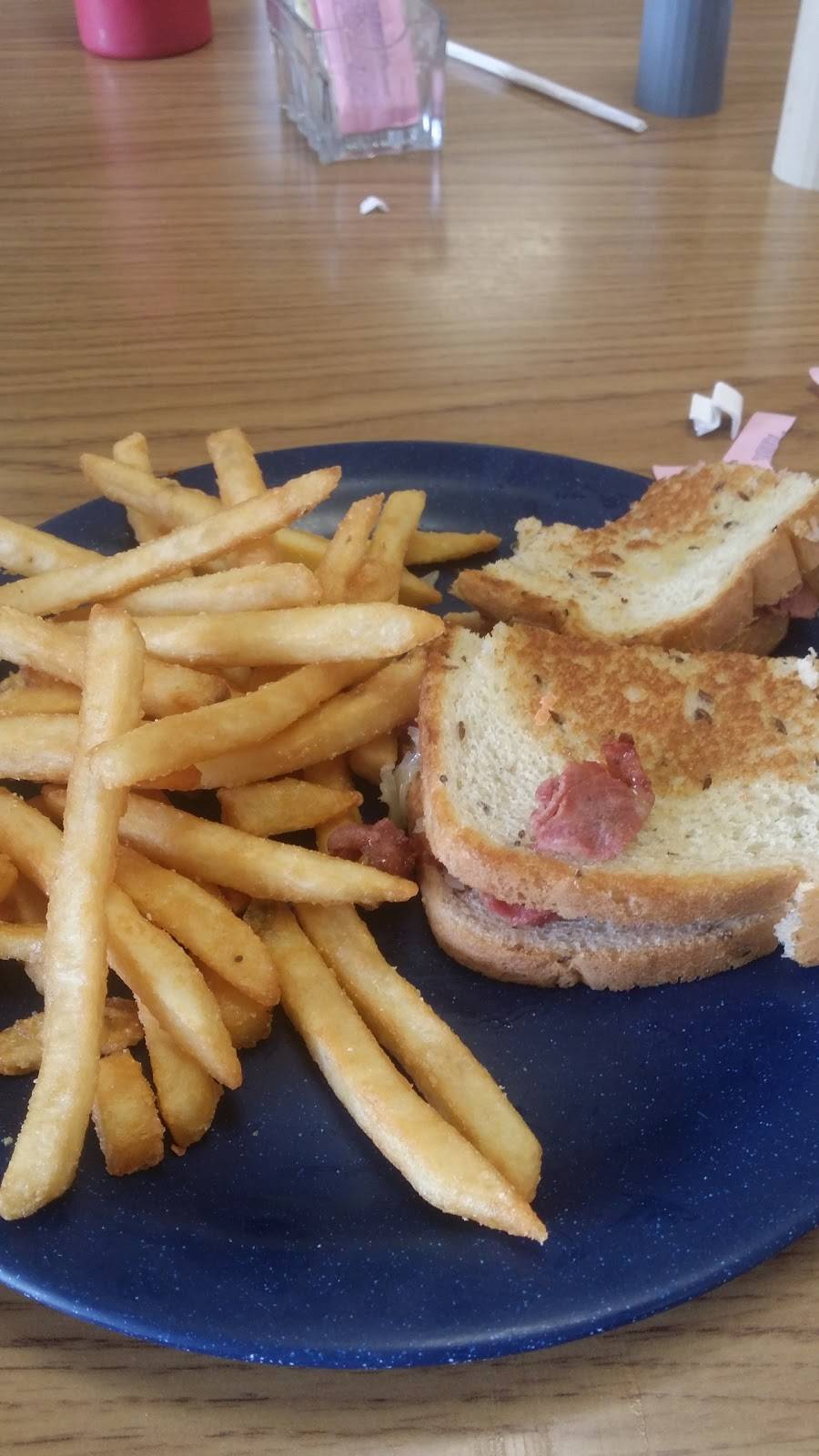 Big Jons Lunch Box | restaurant | 123 W 4th St, Mt Carmel, IL 62863, USA | 6182633272 OR +1 618-263-3272