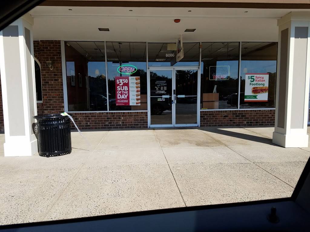 Subway Restaurants | restaurant | Saratoga Shopping Center, 8080 Rolling Rd #16, Springfield, VA 22153, USA | 7039129292 OR +1 703-912-9292