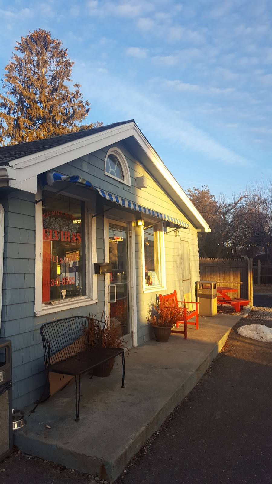 Elviras Market | restaurant | 222 Hillspoint Rd, Westport, CT 06880, USA | 2033418582 OR +1 203-341-8582