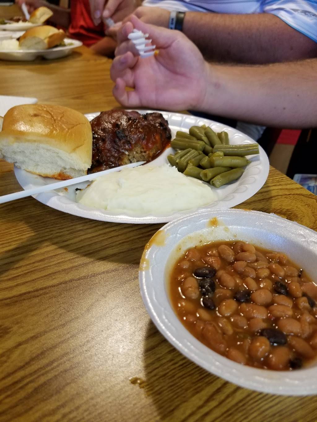 Rocking Pig BBQ Bakery & Catering | bakery | 103 W Dr M L King Jr Dr, Maxton, NC 28364, USA | 9108441093 OR +1 910-844-1093