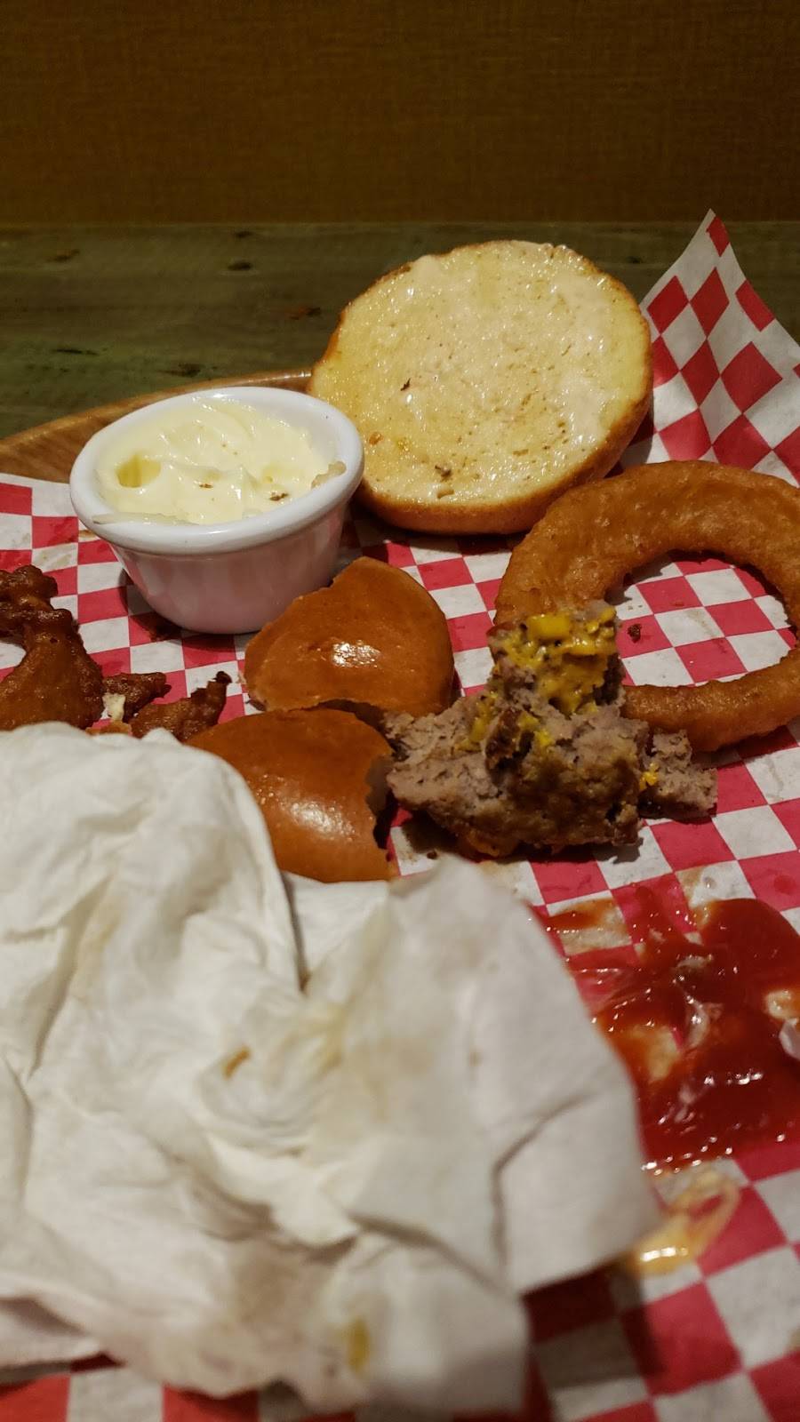 Uncle Bucks Fish Bowl and Grill | restaurant | 1 Bass Pro Dr, Memphis, TN 38105, USA | 9012918000 OR +1 901-291-8000