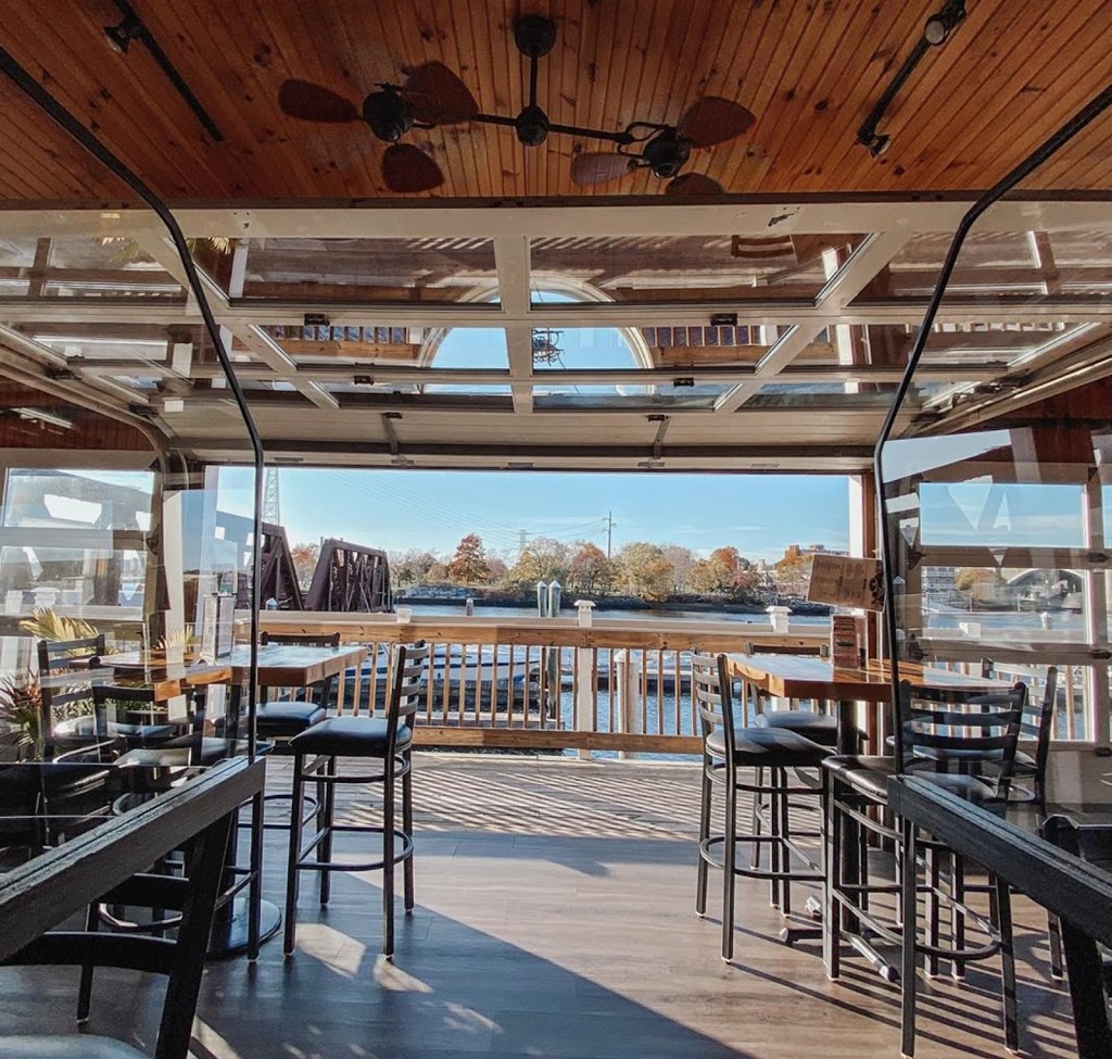 East Providence Yacht Club | restaurant | 9 Pier Rd, East Providence, RI 02914, USA | 4014340161 OR +1 401-434-0161