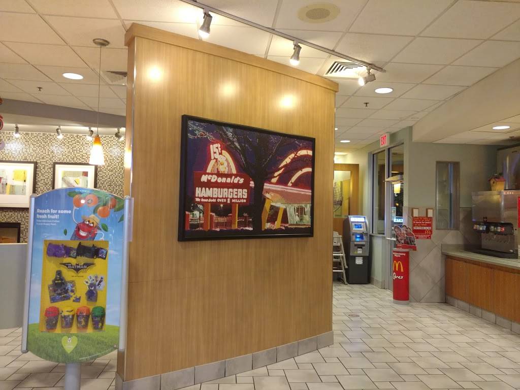 McDonalds | cafe | 2021 E Market St, Akron, OH 44305, USA | 3307333666 OR +1 330-733-3666