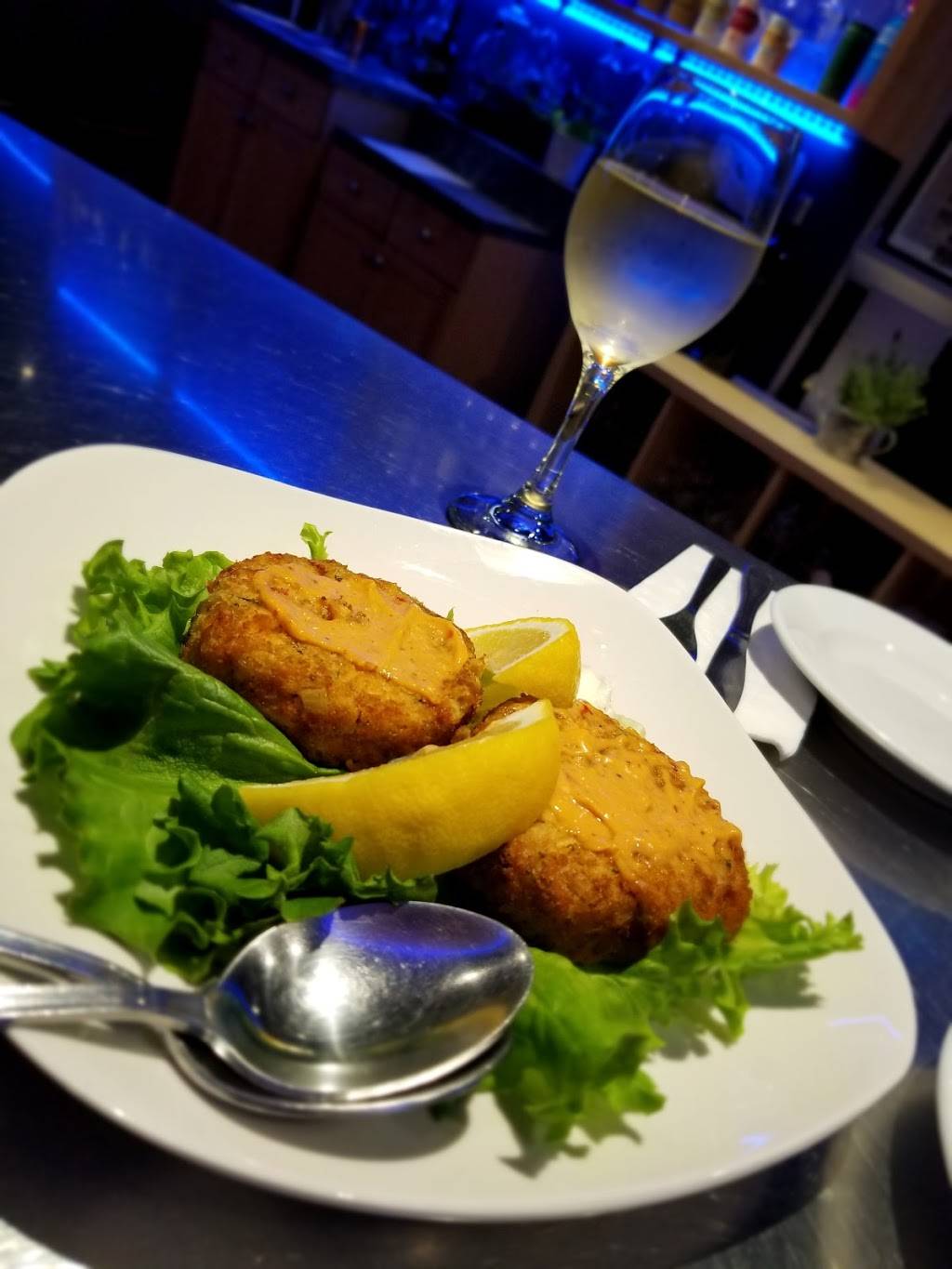 Incognito Bistro & Lounge | restaurant | 1606 Acushnet Ave, New Bedford, MA 02746, USA | 5089933933 OR +1 508-993-3933