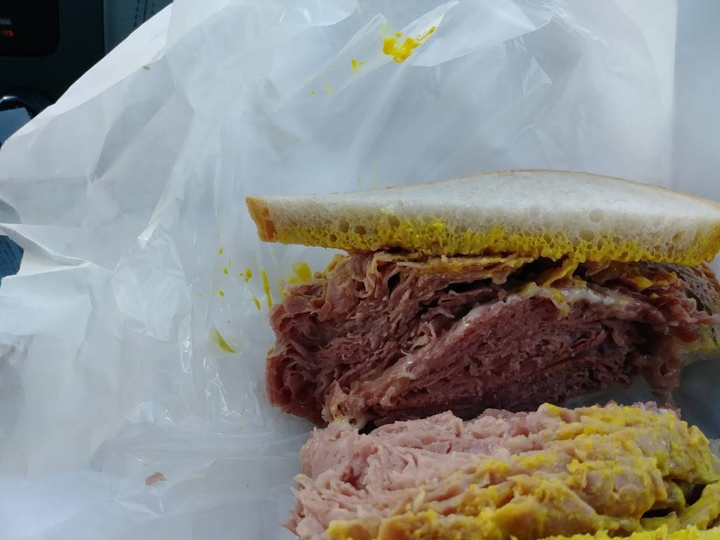 Lous Deli | restaurant | 19440 W Seven Mile Rd, Detroit, MI 48219, USA | 3135380274 OR +1 313-538-0274