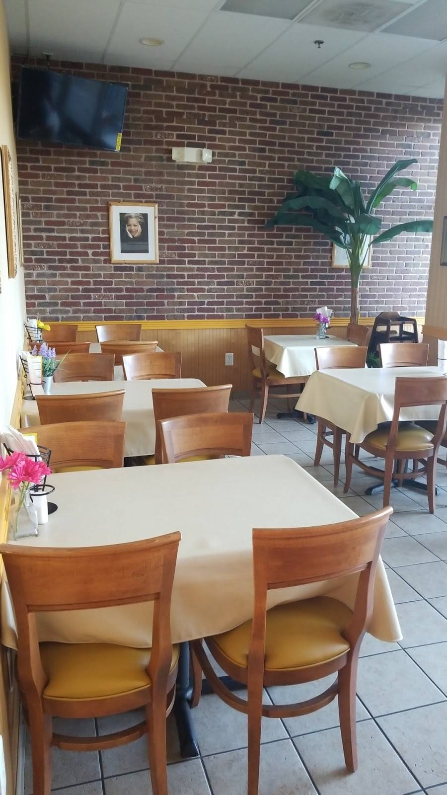 Golden Krust Caribbean Restaurant | bakery | 440 E McCullough Dr Suite 126, Charlotte, NC 28262, USA | 7045490555 OR +1 704-549-0555