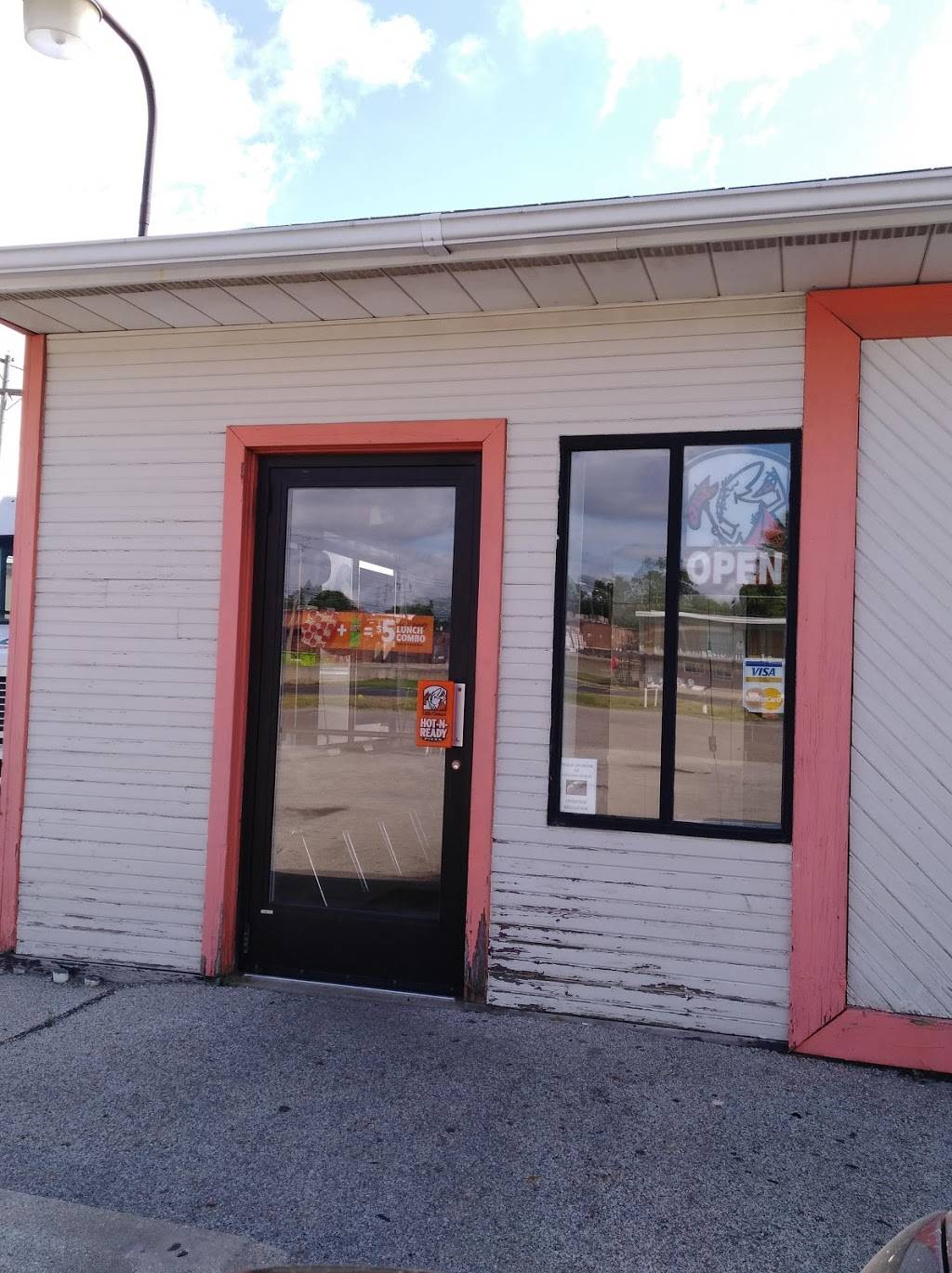 Little Caesars Pizza | meal takeaway | 109 Park Dr, Caro, MI 48723, USA | 9896734445 OR +1 989-673-4445