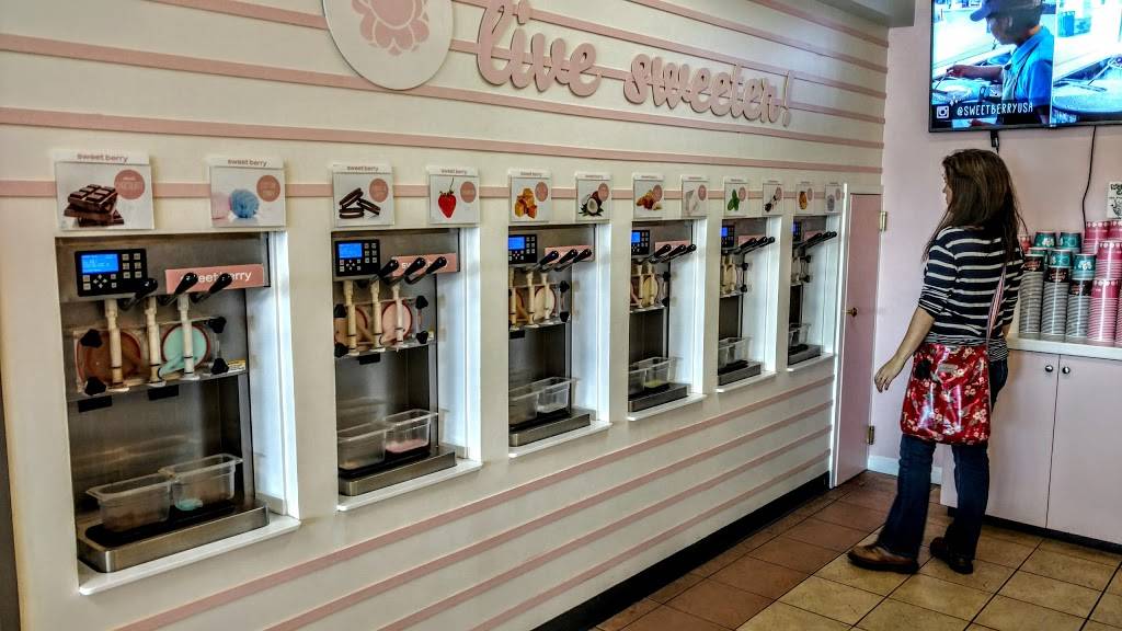 Sweet Berry | meal takeaway | 9432 Main St, Fairfax, VA 22031, USA | 7039782112 OR +1 703-978-2112