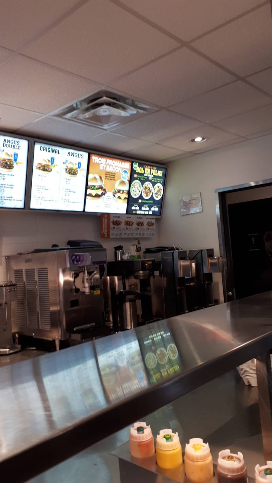 Harveys | restaurant | 70 Boulevard Laurier, McMasterville, QC J3G 1P8, Canada | 4504670426 OR +1 450-467-0426