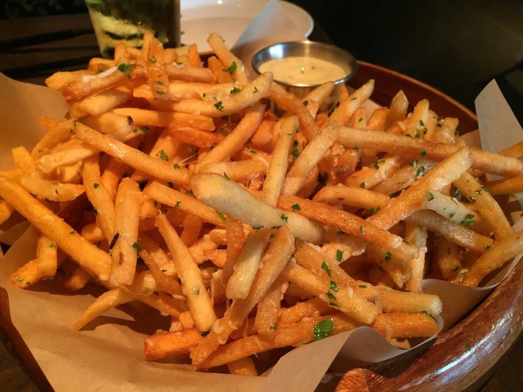 Ollie & Hobbes Craft Kitchen | restaurant | 310 E Gold Coast Rd #101, Papillion, NE 68046, USA | 4028843338 OR +1 402-884-3338