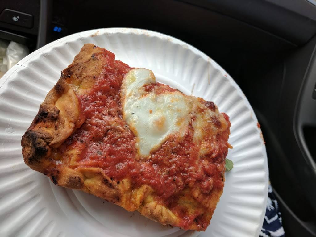 Di Fara Pizza | meal takeaway | 1424 Avenue J, Brooklyn, NY 11230, USA | 7182581367 OR +1 718-258-1367