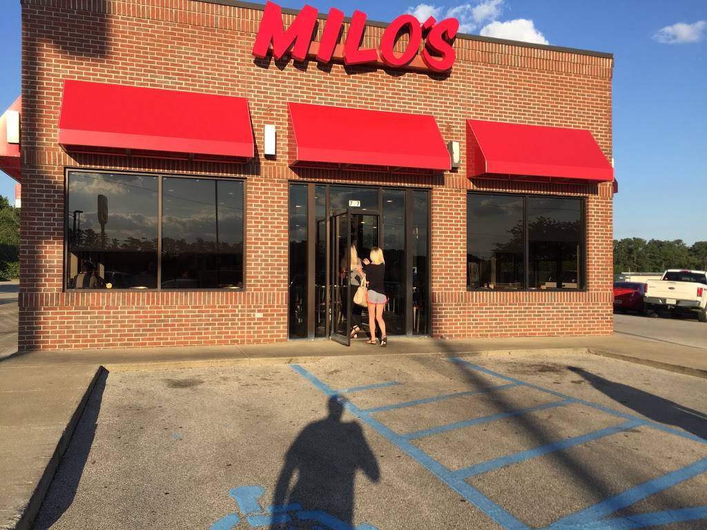 Milos Hamburgers | restaurant | 757 Academy Dr, Bessemer, AL 35022, USA | 2054261650 OR +1 205-426-1650