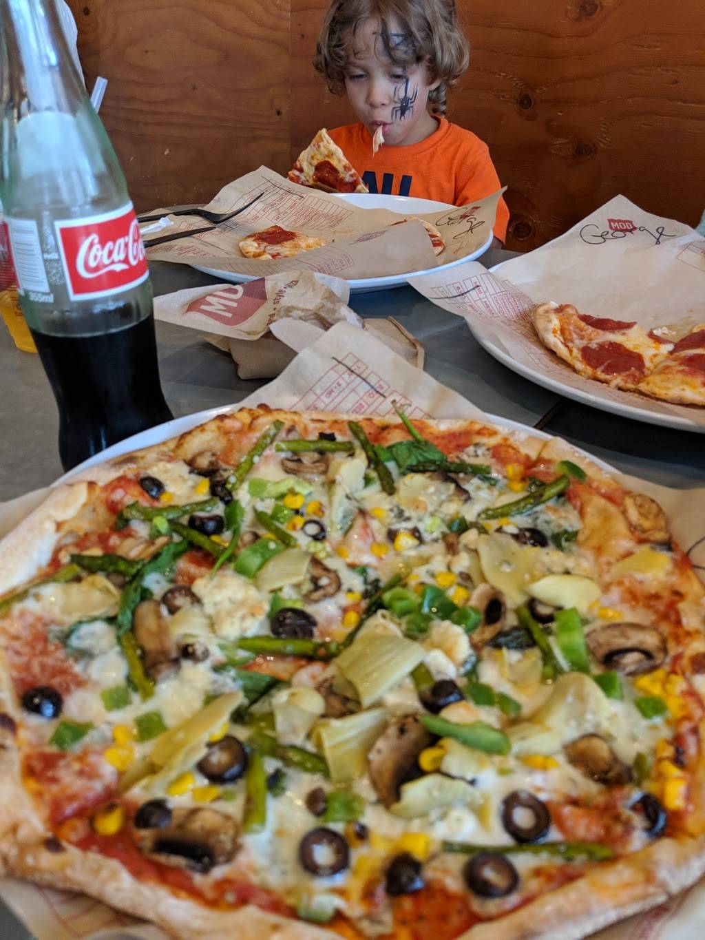 MOD Pizza | meal takeaway | 5777 San Felipe St, Houston, TX 77057, USA | 7133434758 OR +1 713-343-4758