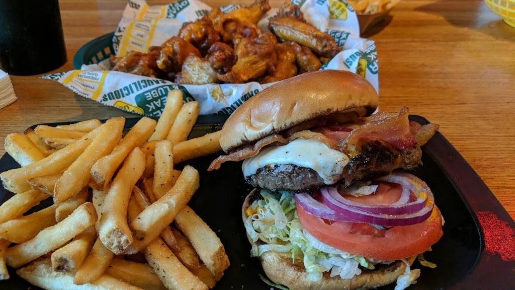 Quaker Steak & Lube | restaurant | 4900 Transportation Dr, Sheffield, OH 44054, USA | 4409349464 OR +1 440-934-9464