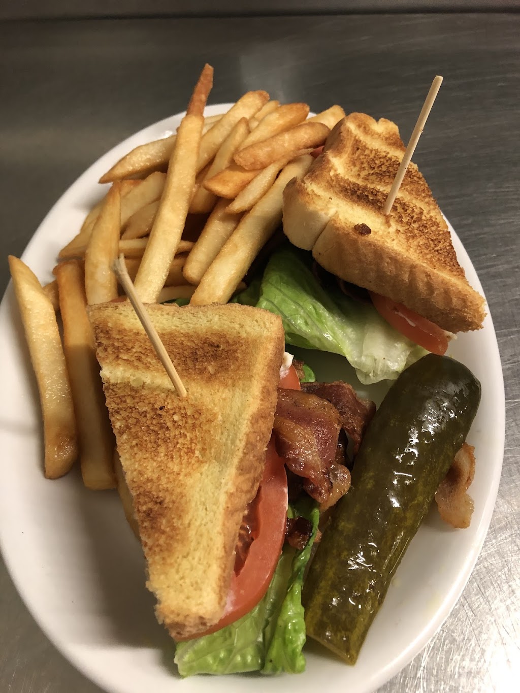 Crazy Rooster Pub& Grill | restaurant | 1329 Main St, South Yarmouth, MA 02664, USA | 5082580272 OR +1 508-258-0272