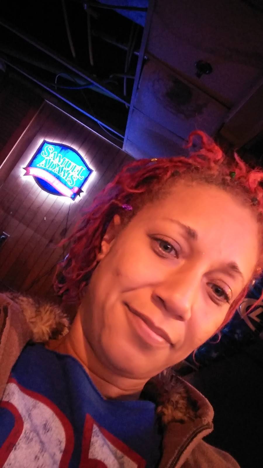 Mickeys Pub and Grill | restaurant | 435 William Hilton Pkwy #13, Hilton Head Island, SC 29926, USA | 8436899952 OR +1 843-689-9952