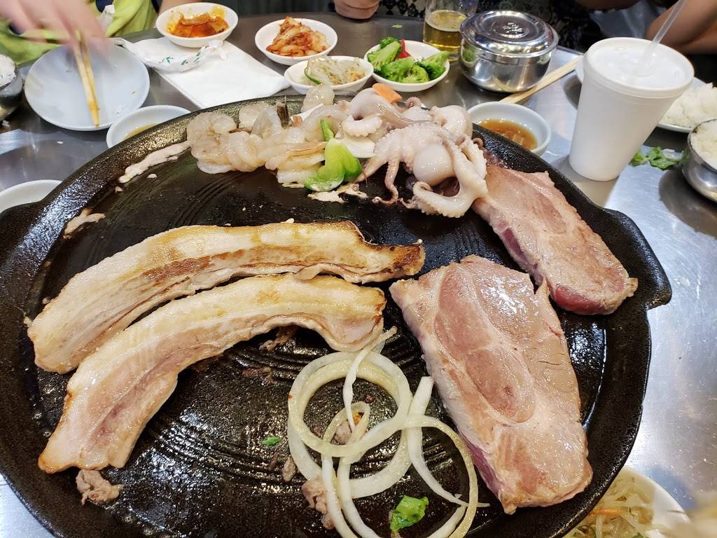 Honey Pig BBQ | restaurant | 13818-B Braddock Rd, Centreville, VA 20121, USA | 7038305959 OR +1 703-830-5959