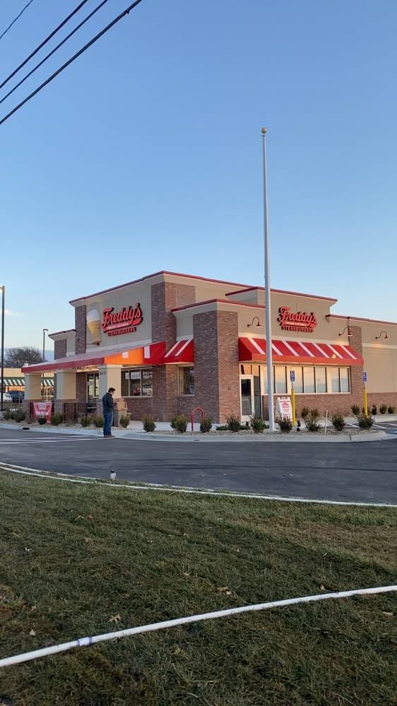 Freddys Frozen Custard & Steakburgers | restaurant | 8817 Shawnee Mission Pkwy, Merriam, KS 66202, USA | 9134997656 OR +1 913-499-7656