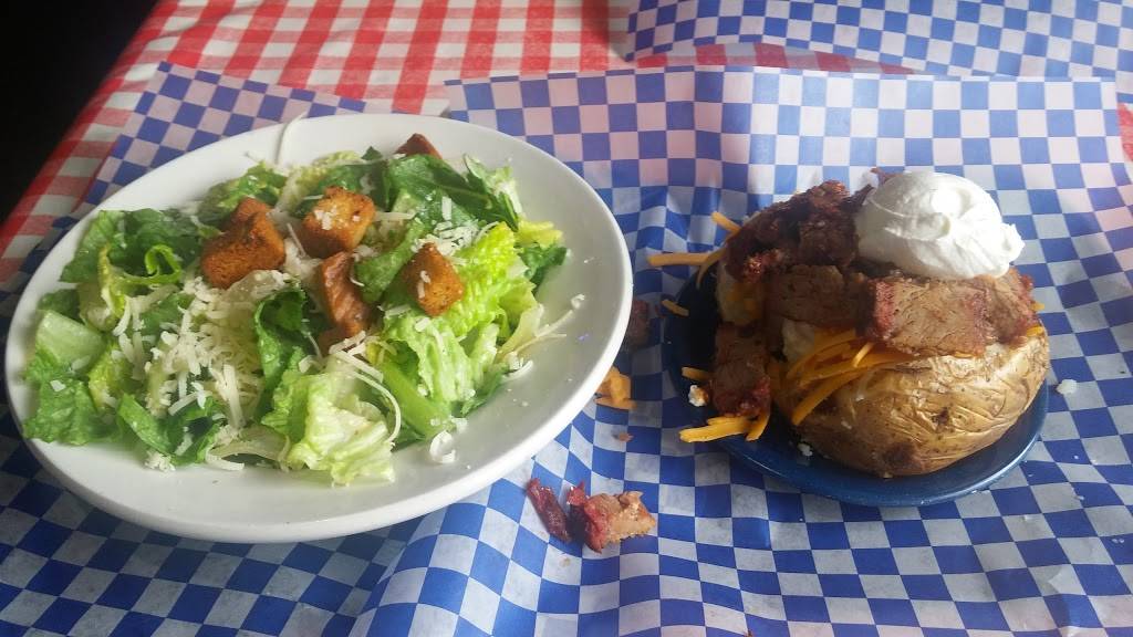 Famous Daves Bar-B-Que | restaurant | 900 S Park St, Madison, WI 53715, USA | 6082869400 OR +1 608-286-9400