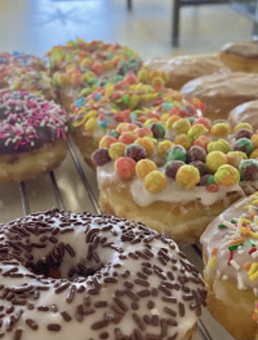Donut Queen | bakery | 1431 W Arrow Hwy, San Dimas, CA 91773, USA | 9095923010 OR +1 909-592-3010
