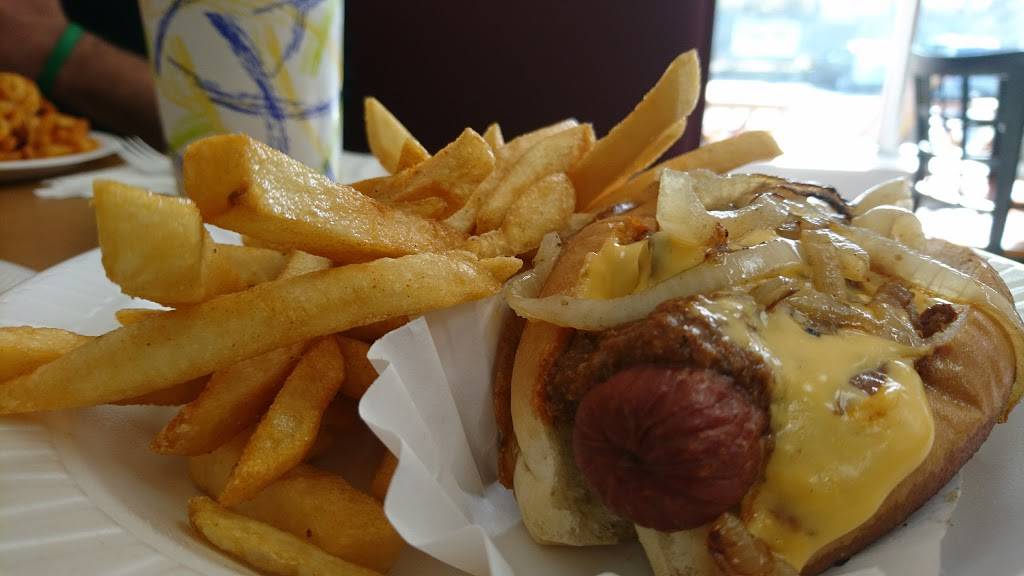 Chefs Dog House | restaurant | 337 Willard Ave, Newington, CT 06111, USA | 8606673700 OR +1 860-667-3700