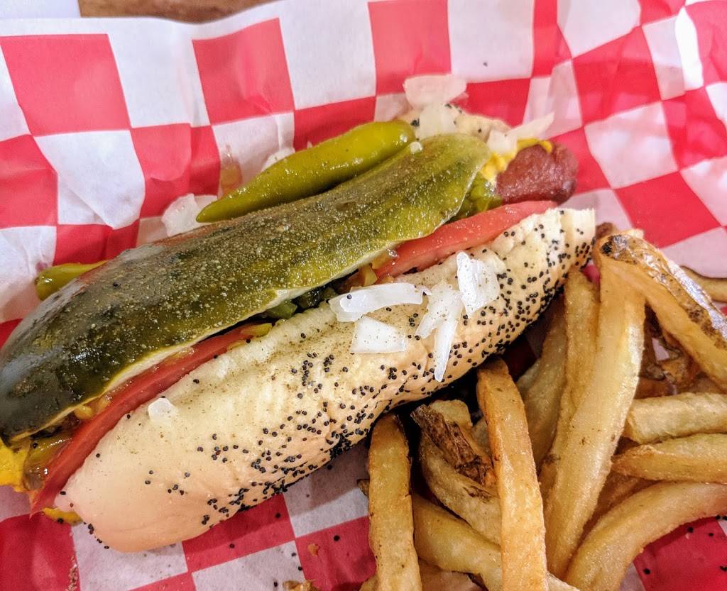 Nellys | restaurant | 140 Bridge St, Wilmington, IL 60481, USA | 8154769590 OR +1 815-476-9590