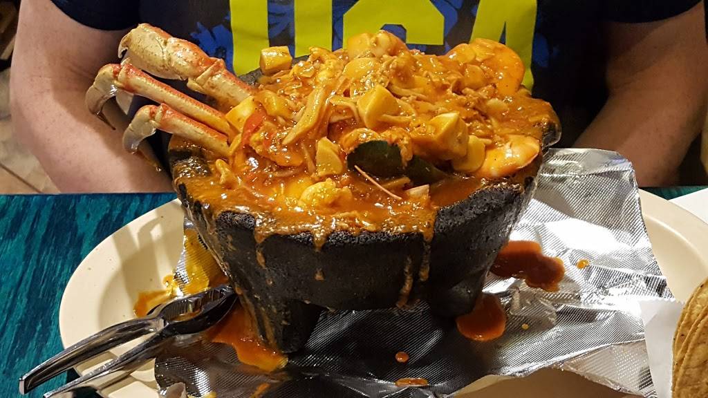 Isla Del Mar | restaurant | 623 Kishwaukee St, Rockford, IL 61104, USA | 8159625233 OR +1 815-962-5233