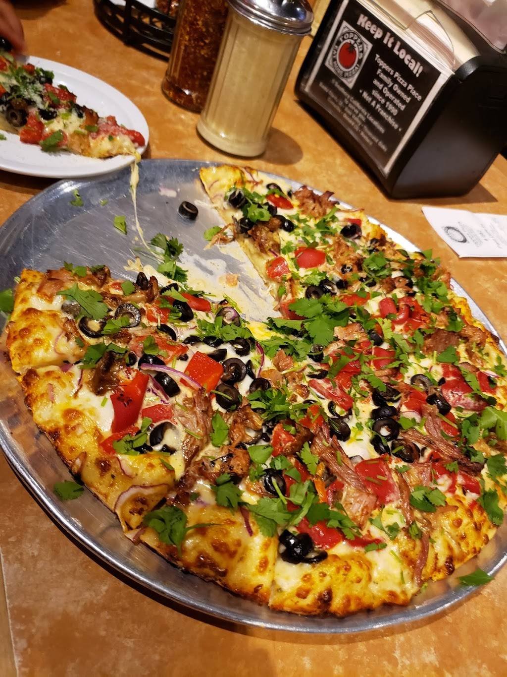 Toppers Pizza | restaurant | 1416 N Moorpark Rd, Thousand Oaks, CA 91360, USA | 8054954444 OR +1 805-495-4444