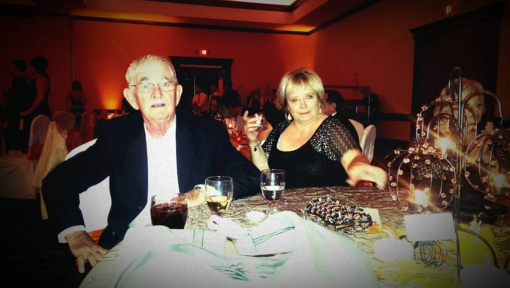 Elldens Grill & Banquet | restaurant | 201 Whitehaven Rd, Grand Island, NY 14072, USA | 7167755190 OR +1 716-775-5190