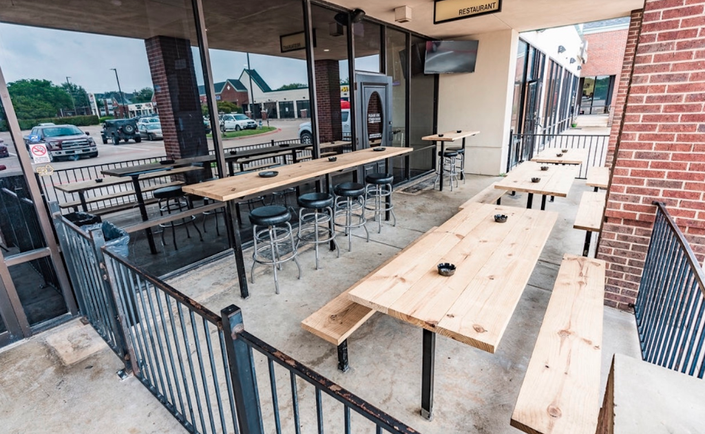 Benders Sports And Spirits | restaurant | 18110 Midway Rd Suite 188, Dallas, TX 75287, USA | 9728072026 OR +1 972-807-2026