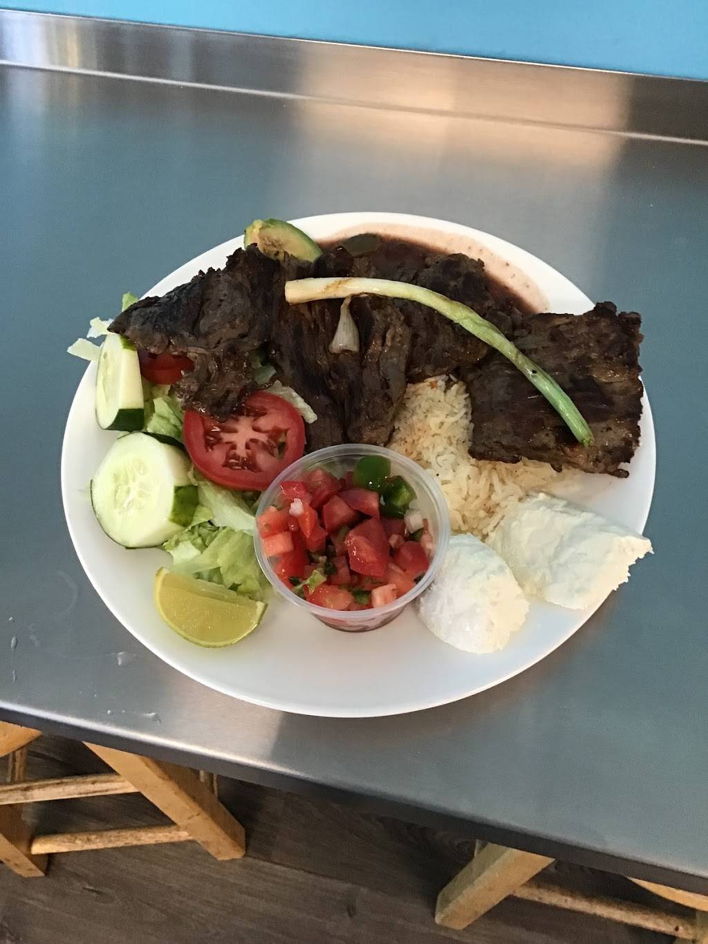 Recinos Café | restaurant | 85 Broadway, Somerville, MA 02145, USA | 6177641375 OR +1 617-764-1375