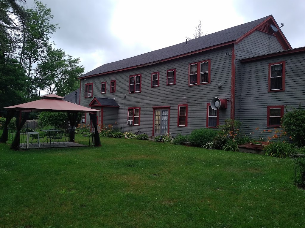 New Boston Inn | restaurant | 101 N Main St, Sandisfield, MA 01255, USA | 4132584477 OR +1 413-258-4477