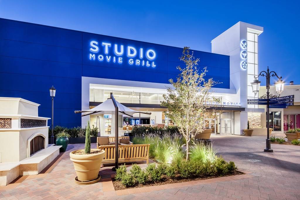 Studio Movie Grill | night club | 1555 Simi Town Center Way, Simi Valley, CA 93065, USA | 8054227100 OR +1 805-422-7100