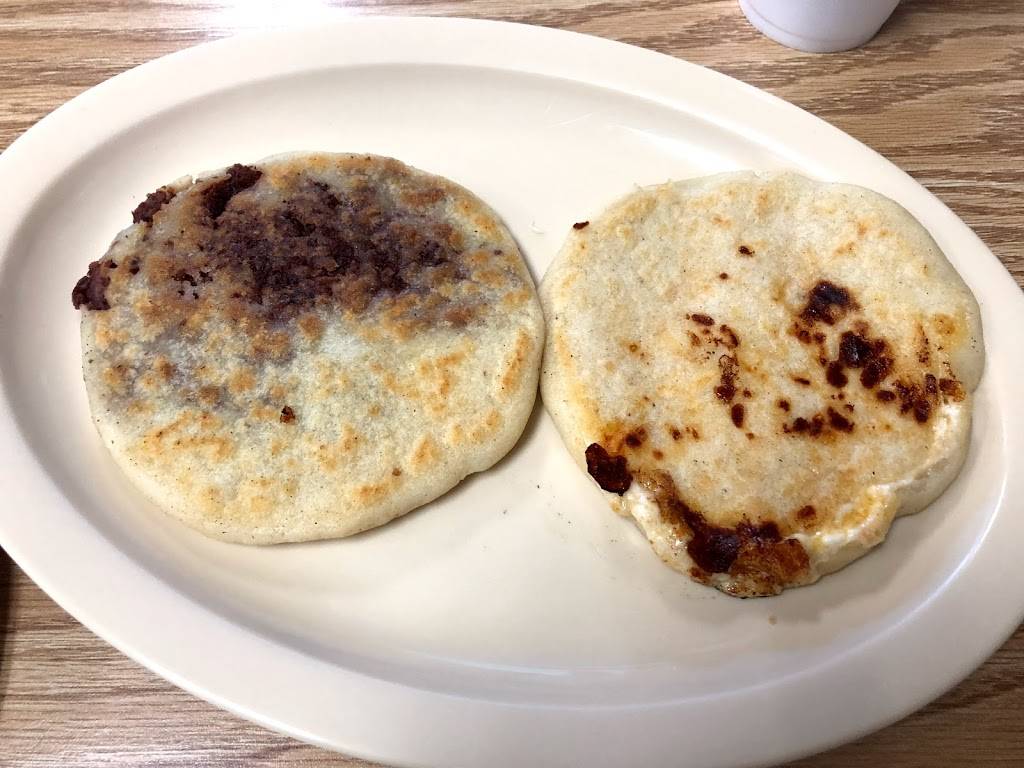 Pupuseria Y Antojitos | restaurant | 140 Fox Ave, Lewisville, TX 75067, USA | 2142224040 OR +1 214-222-4040