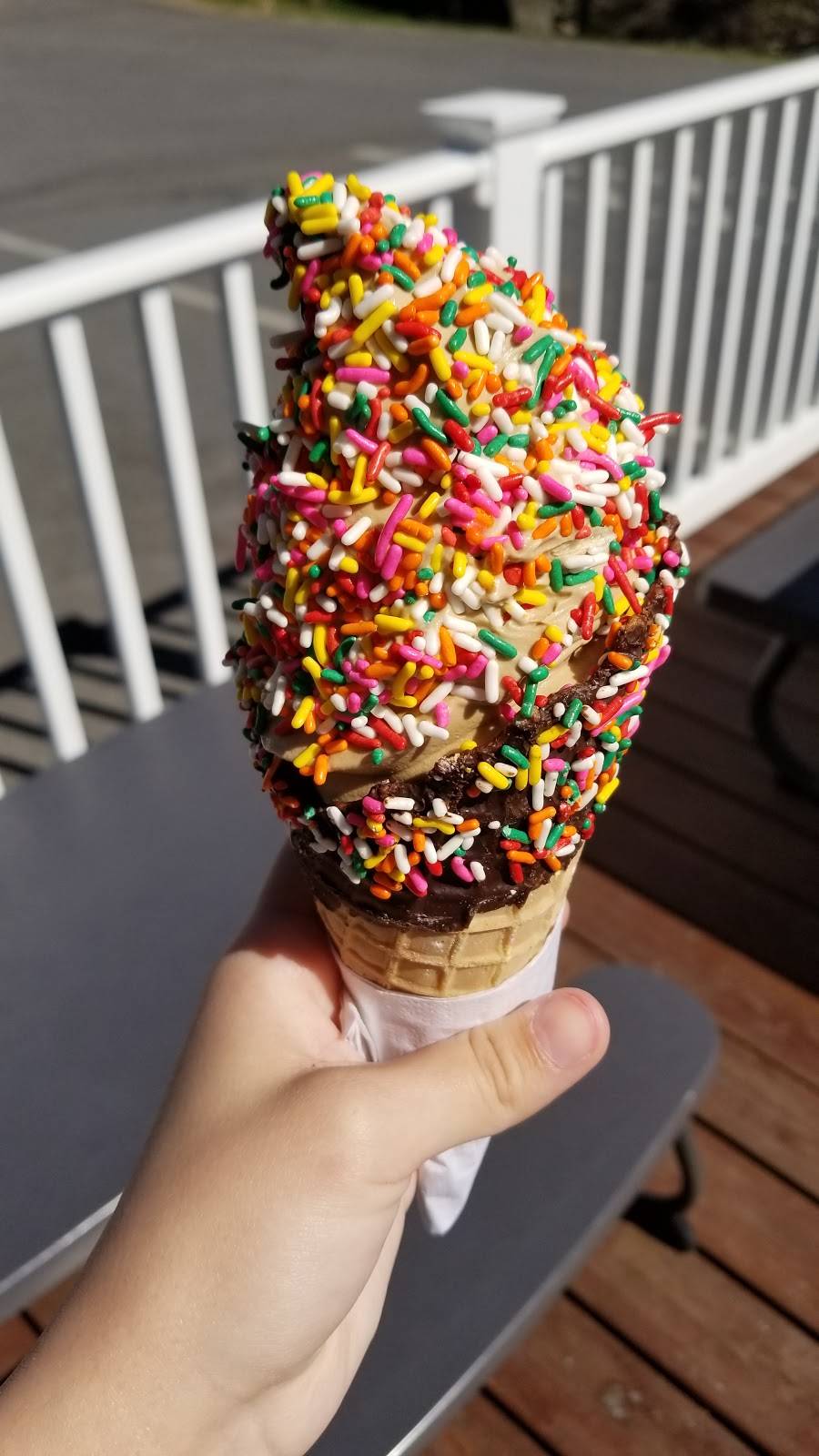 The Ice Cream Shoppe | restaurant | 171 Wilton Rd, Farmington, ME 04938, USA | 2077780646 OR +1 207-778-0646