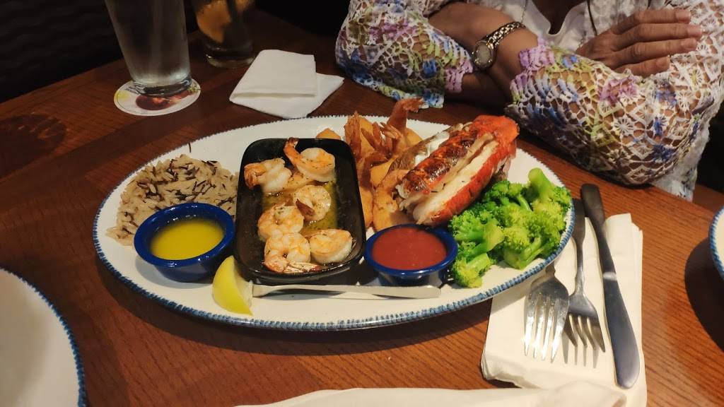 Red Lobster | restaurant | 3930 N Main St, Mishawaka, IN 46545, USA | 5742556306 OR +1 574-255-6306
