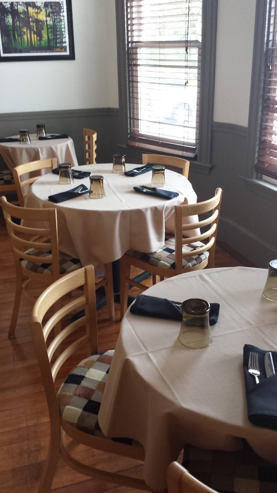 Stomping Grounds Grille | restaurant | 240 Main St, Buzzards Bay, MA 02532, USA | 7743024706 OR +1 774-302-4706