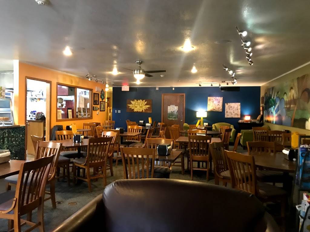 Central Perk and Dessert | cafe | 14 S 14th St, Fort Dodge, IA 50501, USA | 5155737375 OR +1 515-573-7375