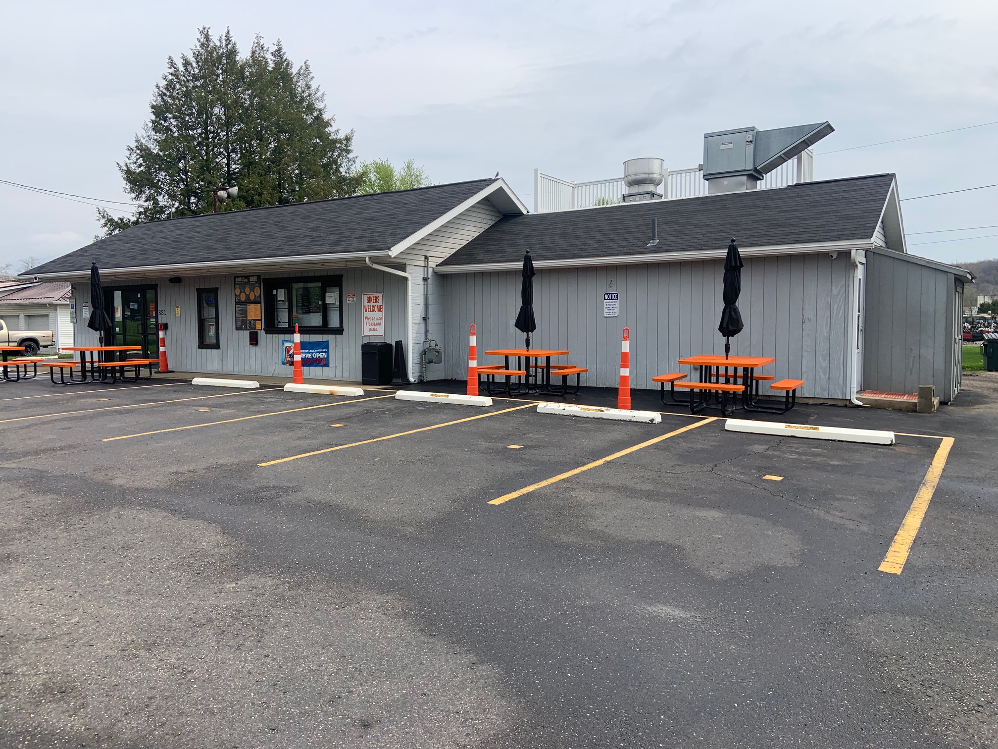 The Burg Grill & Creamery | restaurant | 831 N Wooster Ave, Strasburg, OH 44680, United States | 3308784028 OR +1 330-878-4028