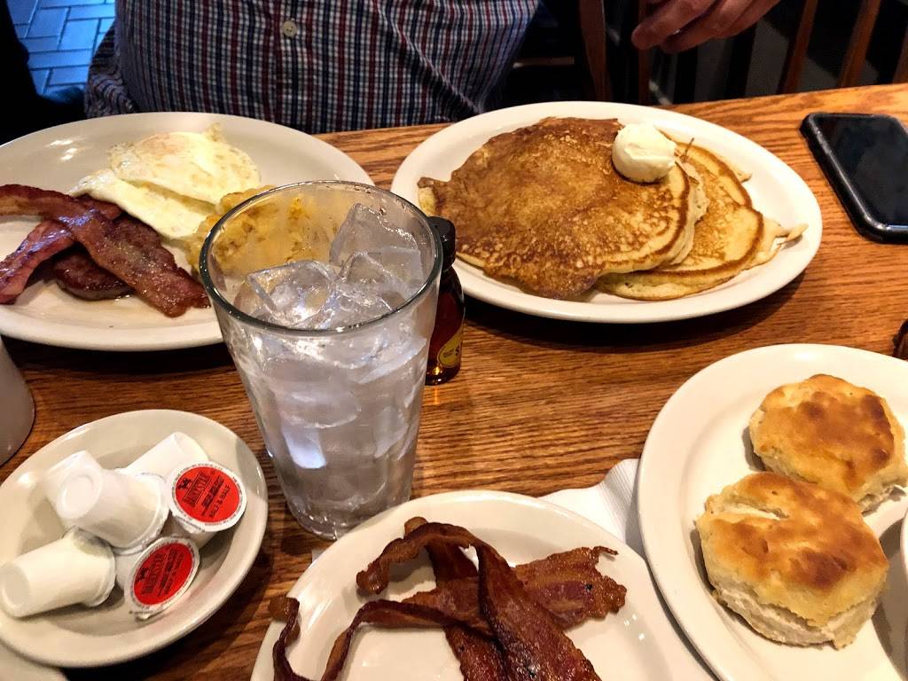 Cracker Barrel Old Country Store | restaurant | 650 N 12th St, Murray, KY 42071, USA | 2707620081 OR +1 270-762-0081